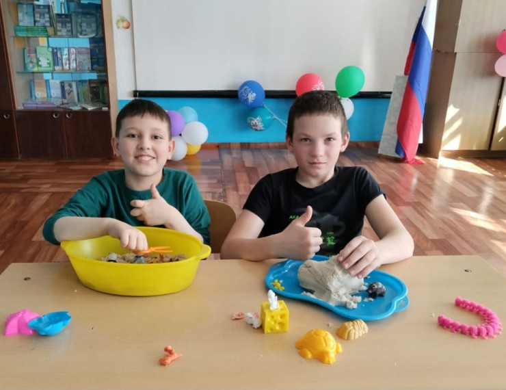 Игры с кинетическим песком.